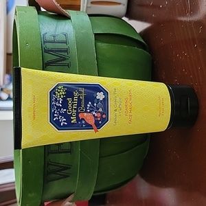 Perfectly Posh foaming face mask